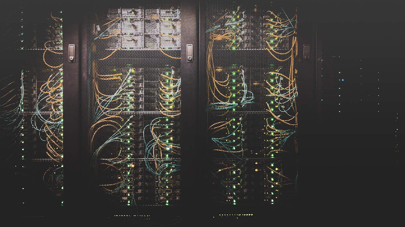 Racks de servidores e infraestructura Cloud VPS empresarial